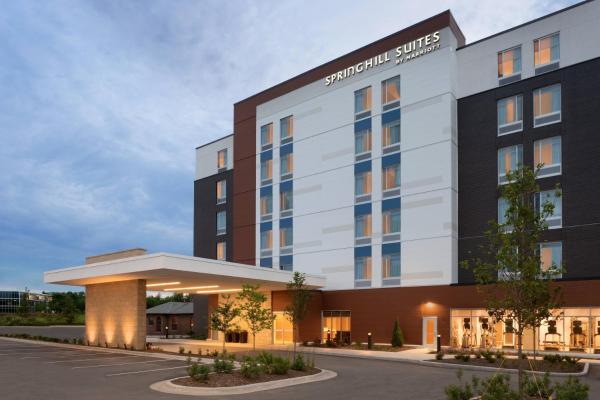 SpringHill Suites by Marriott Milwaukee West/Wauwatosa - hotel with ev charging station in Wisconsin