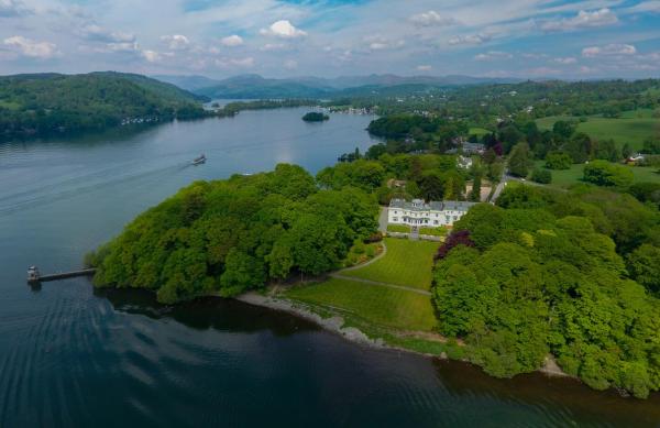 Storrs Hall Hotel on the shore of Lake Windermere - hotel with ev charging station in Cumbria