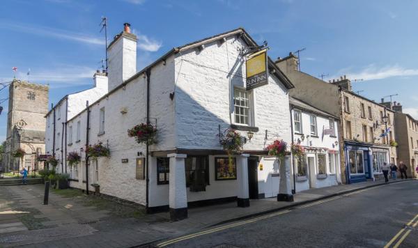 Sun Inn - hotel with ev charging station in Cumbria