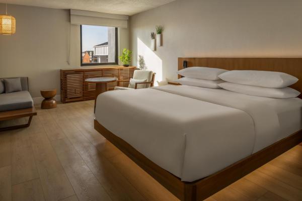 The Amaya - hotel with ev charging station in Indiana