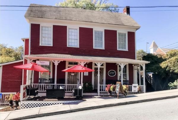 The Dahlonega Square Hotel - hotel with ev charging station in Georgia