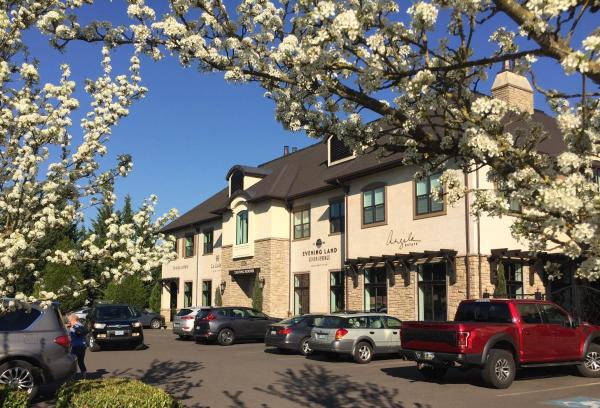 The Dundee - A Trace Hotel - hotel with ev charging station in Oregon
