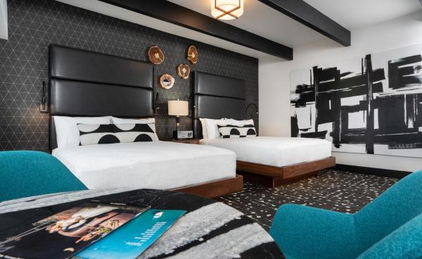 The Earl in Charlevoix - hotel with ev charging station in Michigan