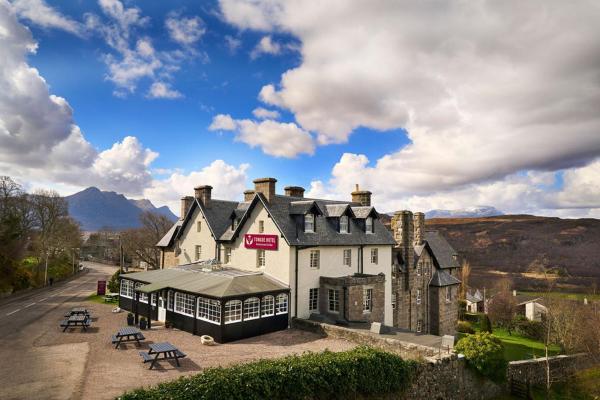 The Tongue Hotel, by Highland Coast Hotels - hotel with ev charging station in Highlands