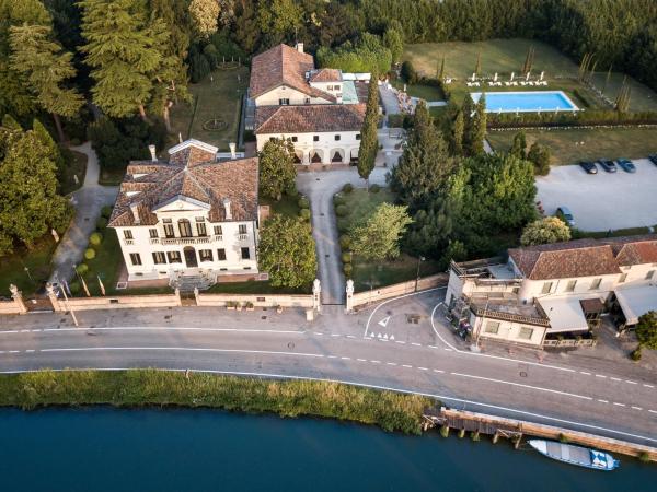 Villa Franceschi Hotel & Resort - hotel with ev charging station in Veneto
