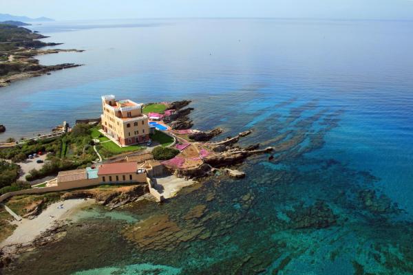 Villa Las Tronas Hotel & SPA - hotel with ev charging station in Sardinia