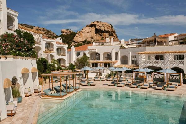 W Sardinia - Poltu Quatu - hotel with ev charging station in Sardinia