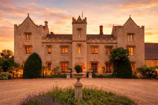 Weston Manor Hotel - hotel with ev charging station in Oxfordshire